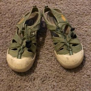 💃🏻 Adult Keen Sandals